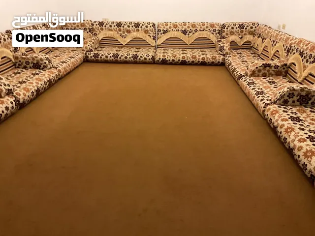 جلستين لي البيع