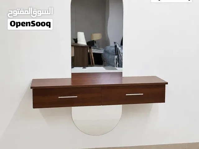 استلم وادفع كونسول جداري أنيق مع مرآة بإضاءة عصرية، تصميم فاخر يضيف لمسة جمال مميزة لمدخل الصالة....
