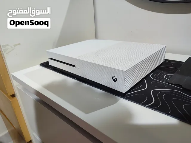 Xbox one S 1tb + steering wheel + the crew 2 + one controller
