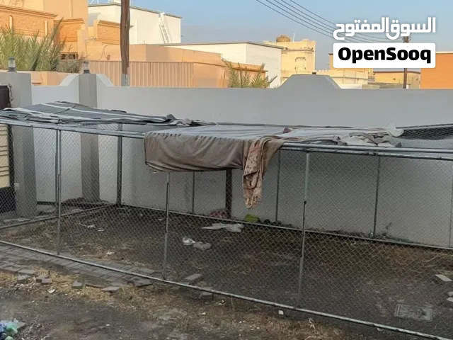 شبك زريبة غنم /الحالة ممتازة /تتكون من ست قطع  قابلة للتفكيك / السقف شبك