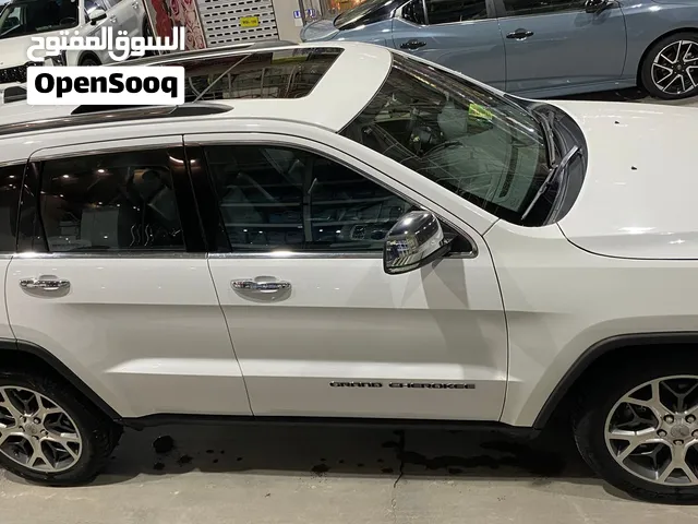 جيب كراند شيروكي لمتدد2021 لون ابيض للمراوس حسب القناعه