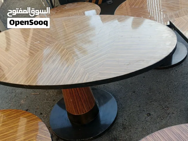 طاولات دائري بحاله ممتازه الصغير عشره والكبير 15