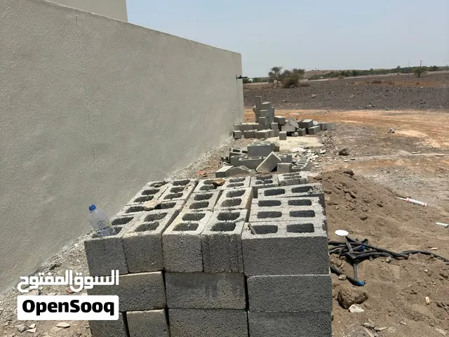 طابوق وسيراميك سطح بحالة جيدة للبيع ولاية الرستاق / منطقة الشهامة