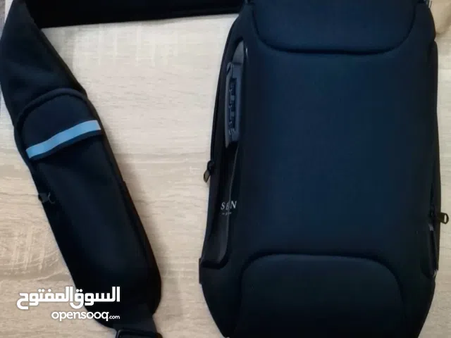 شنطة كتف أصلية للبيع بها كود رقم سري أستراد أنكليزي مع يو اس بي و بعض الوظائف