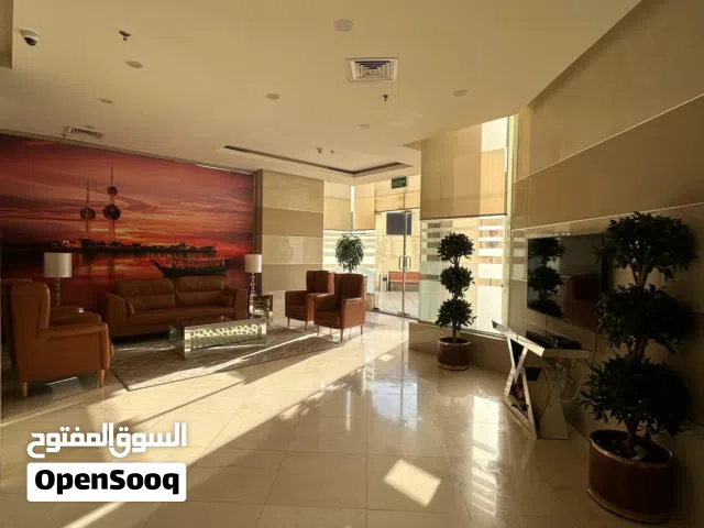 شقة نصف مفروشة للإيجار في شرق