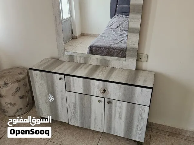 غرفة نوم مفرد (تختين) خشب لون فاتح بحالة ممتازة