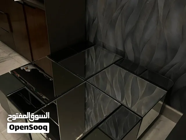 ميز وسطي زجاج لغرفة الجلوس مساحه متر مربع باللون الرصاصي والزجاج بتدرجاته