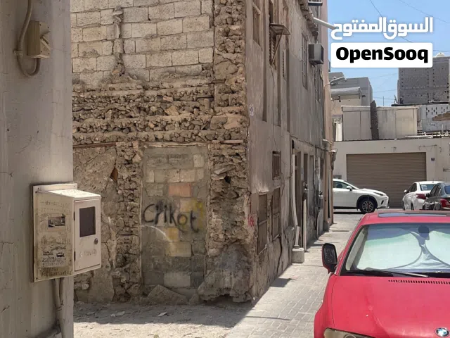 للبيع قطعتين أرض متلاصقتين وسط المنامة خلف بناية الزامل