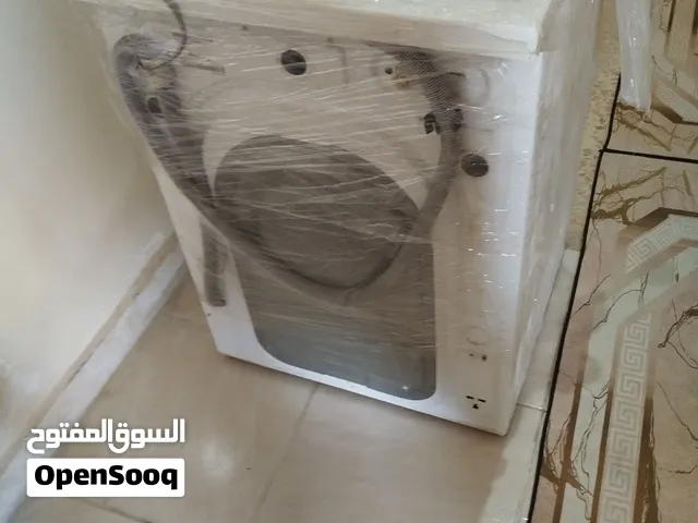 غسالة اتوماتك شغالة ما فيها مشاكل بس بدها جلدة للباب