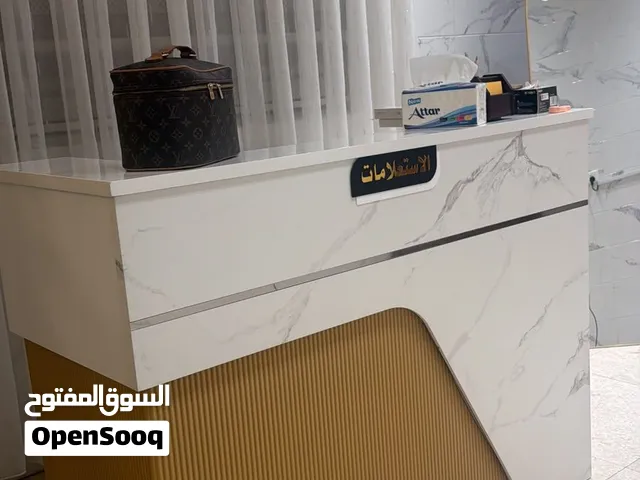 للبيع مكتب ورسبشن مع كراسي