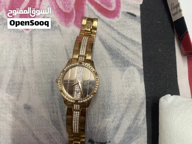 للبيع ساعة حريمي ذهبية شغالة 100/100