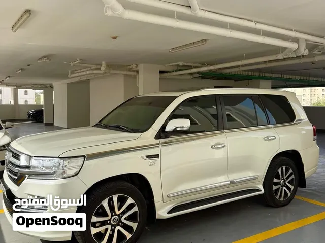 FOR SALE: Toyota Land Cruiser VXR 5.7L – 2016 Model Full Option