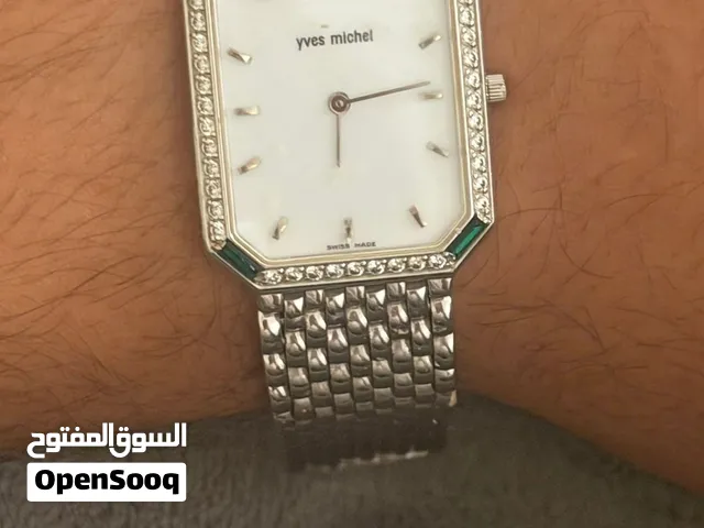 ساعة إيف ميشيل (Yves Michel) سويسرية فينتج نادرة بزجاج سافير وإطار زمردي