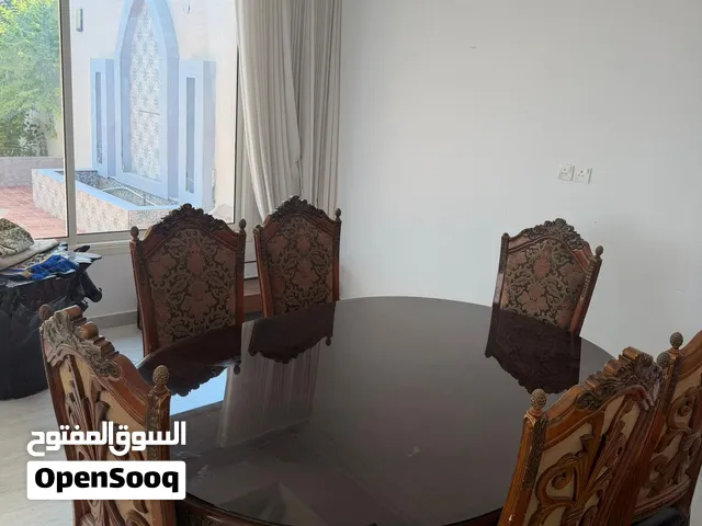 طاولة طعام خشب ثقيل كلاسيكية