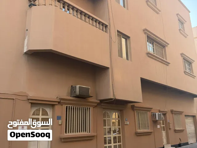 للبيع بناية في الرفاع الشرقي