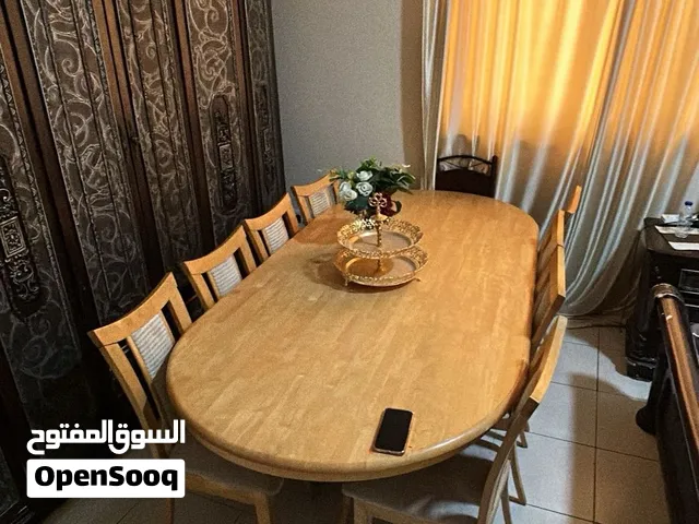 طاولة طعام
