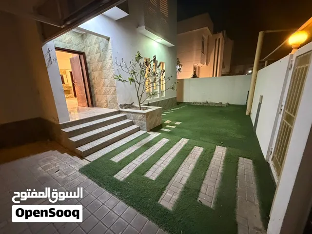 فيلا فاخرة للإيجار في الخوض 7 قريب جامع الحكيم