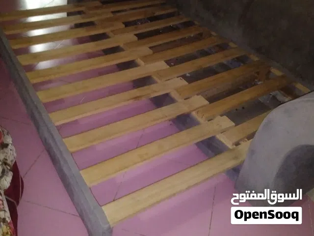 كنبه بتتفرد سرير