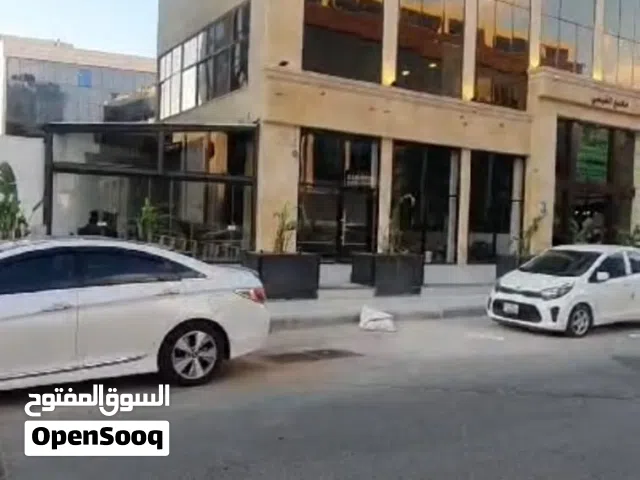 محل بابين مع ترس موقع مميز جداً مساحة المحل 200 متر تقريباً للإيجار