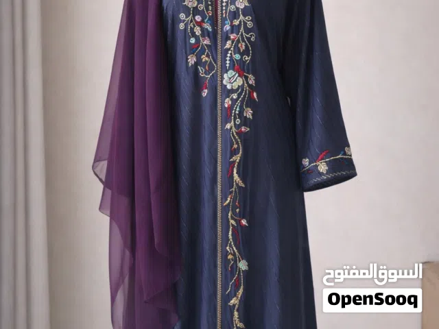 جلابية فخمة زرقاء مع شيلة بنفسجية