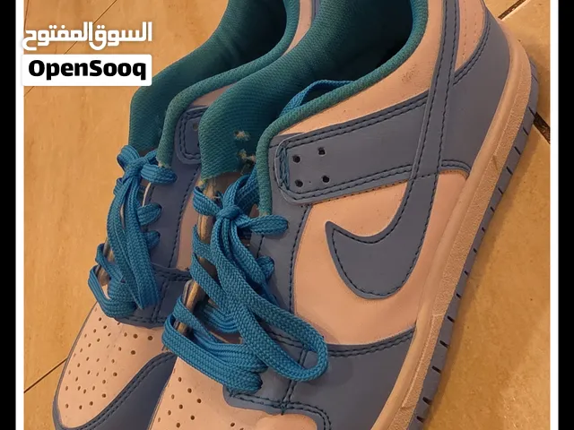 حذاء للبيع