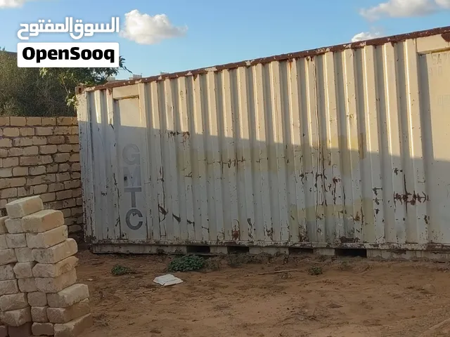 حاوية حديد 20 قدم العدد اتنين 2 الحاله جيدة كما في الصورة البيع في مكانهم واحده خضراء واحده بيضاء