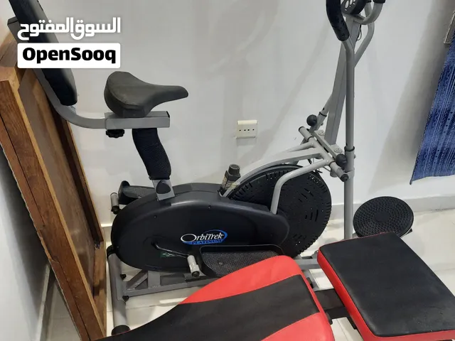 للبيع جهازين رياضين للتمارين تابتين دراجة وجهاز لرفع الأثقال بنش