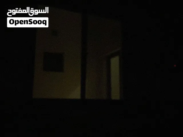 للبيع كشاف على الطاقه الشمسية و الشاحن، مناسب للكشتات ، يلصق على السيارات