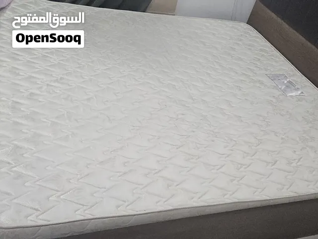 مرتبة بحالة جيدة جدا نوع بغلى 180*200