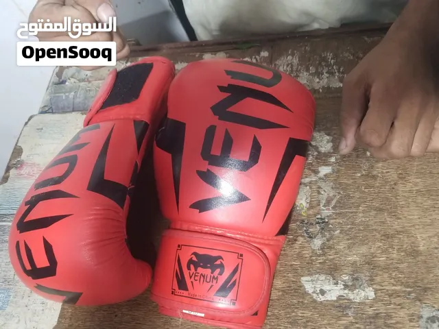 قفازات ملاكمة (Boxing Gloves) من ماركة فينوم (Venum).