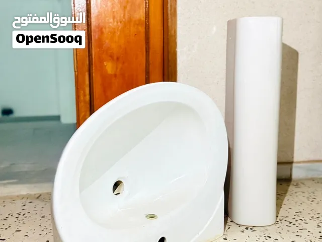 حوض غسيل حمام (مغسلة سيراميك) مع العمود بحالة ممتازة