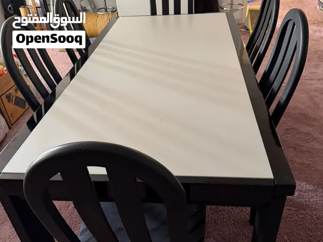 Dining Room In Excellent Condition