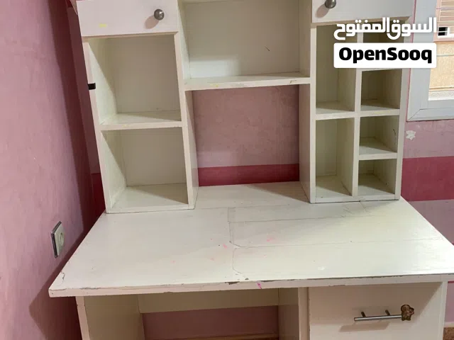 Chambre de nuit complète avec bureau et coiffeuse