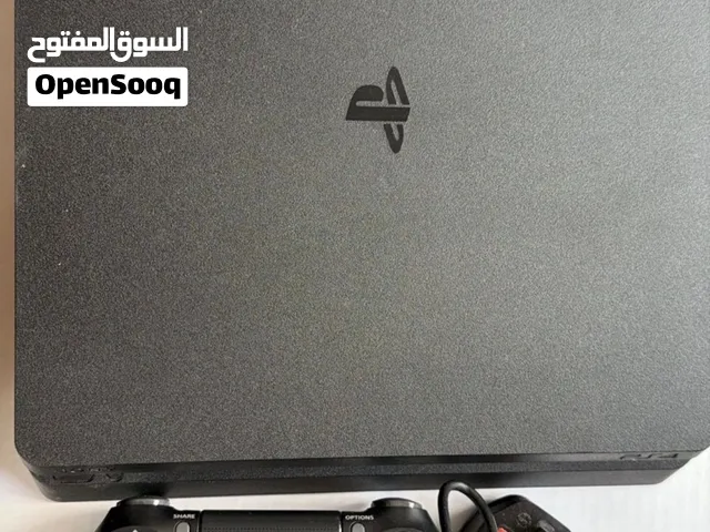 بلايستيشن 4 شبه جديد مع يد واحده للبيع