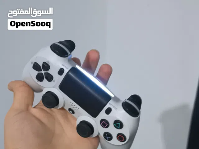 السلام عليكم   يد ps4 للبيع اصليه جايه معا 4 برو  حاجه الله يبارك استعمال خفيف للبيع  السعر