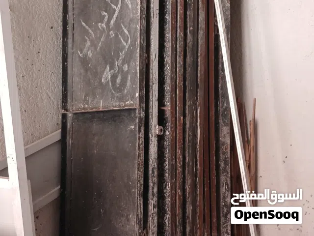 بابين محل دفتري خمس طلاكة لكل باب مع إطاره
