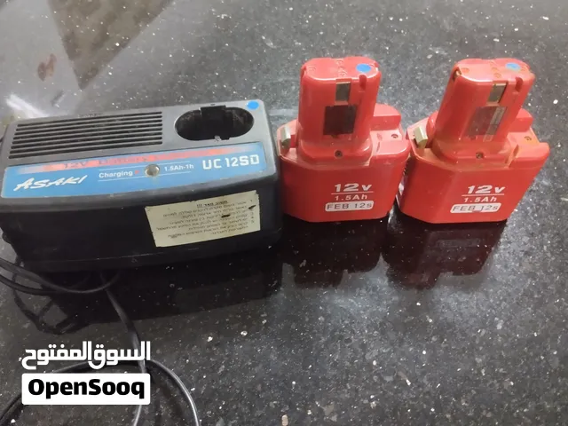 شاحن مع بطاريات للبيع
