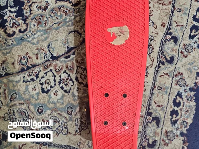 سكيت بورد مستعمل نظيف جدا لم يستعمل خارج المنزل.