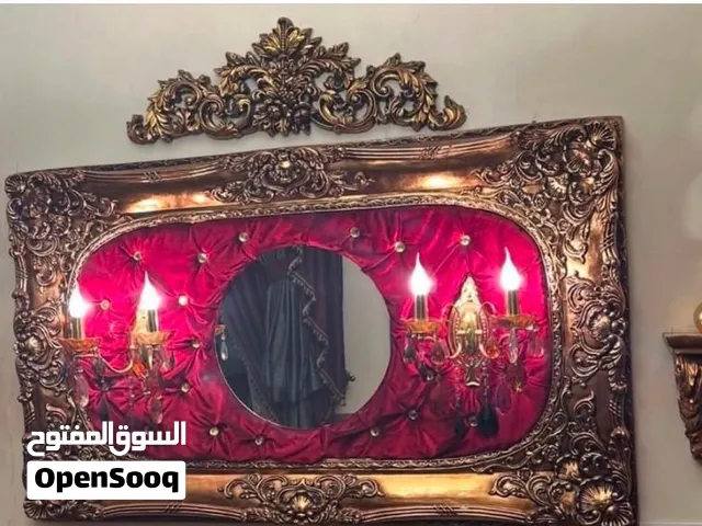 مرآة صالون كلاسيك فخمة مذهبة مدمجة بإضاءة جدارية ومخمل ملكي