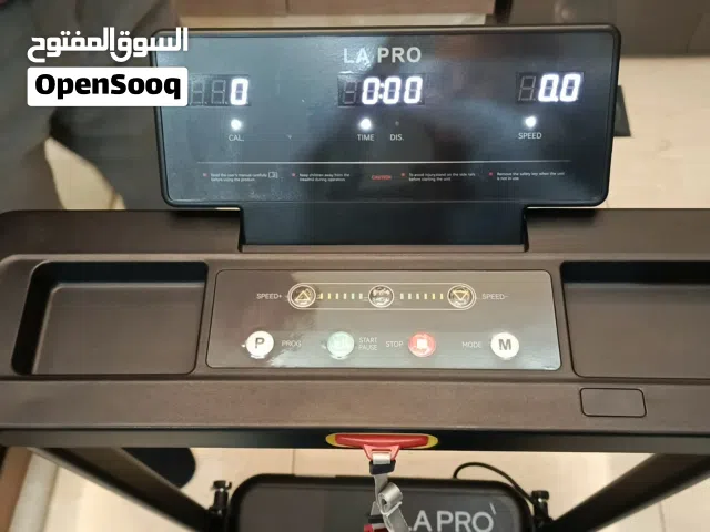 جهاز تريد ميل مع شاشه علويه ونظام سيفتي للمستخدم قابل للطي بسهوله