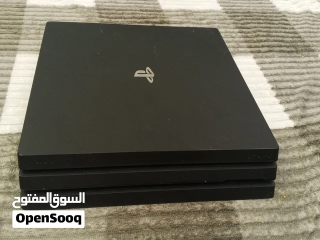 بلستيشن 4 للبيع بسعر مغري شغال 100بال 100 مش مغير فيه اشي معاه كل وصلاته مع ايدتين اصليات