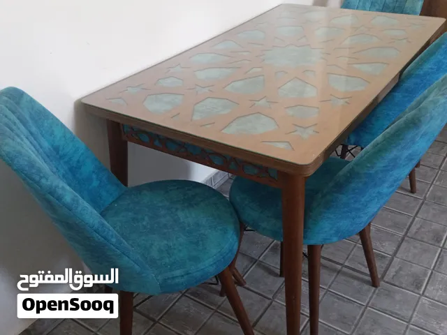 طولت اكل  مع اربع كراسي