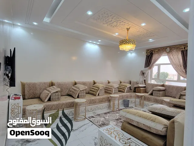 من أفخم الشقق المفروشة للأيجار جديد وراقي جداً في صنعاء ..   الموقع : (( أرقى أحياء بيت بوس
