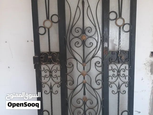 باب حديد بالقفص متعه