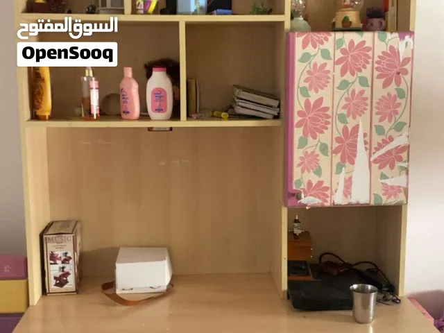 طاولة نص مع مكتب دراسي