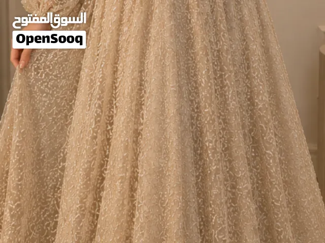 فستان لام عريس او اخت عريس يعني بلبسصبيه وزن من 55 الي 65 وممكن اكتر شوي