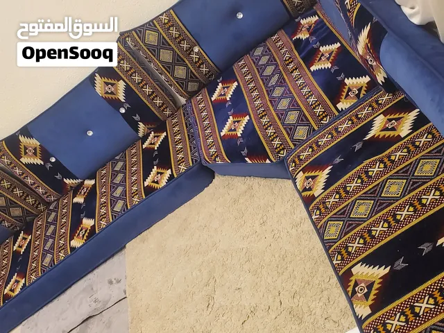 فراش عربي بحرف ال لون كحلي نظيف جدا جدا خالي من اي عيب