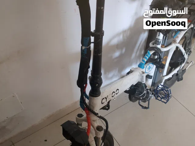 للبيع لبسكليت ول سكوتر مع بعض  ملاحضه لبسكليت البطريه خربانه بدها تغير