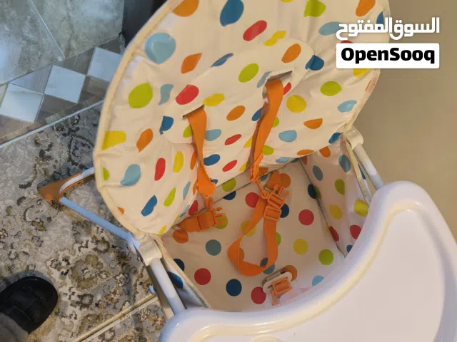 كرسي طعام وعرباية مشي وكوت هزاز كهربائي