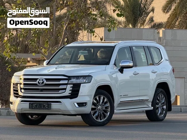Sedan Land Rover in Muscat
